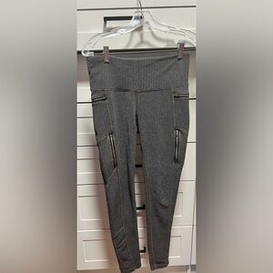 Athleta Crop Leggings Sz M Static Drifter Capri Herringbone Black